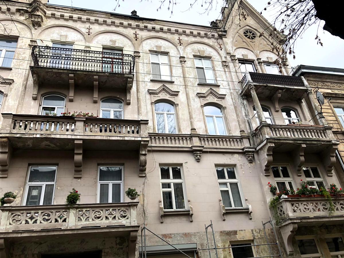 Простора 2-кімнатна квартира в історичному центрі Львова - зображення 2
