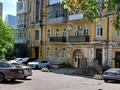 комерційна за адресою Саксаганського вул., 67