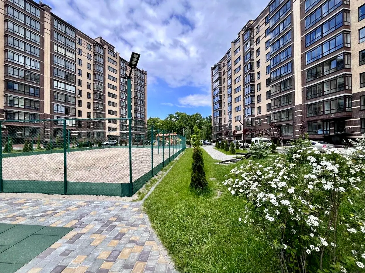 Любецька вул., 110