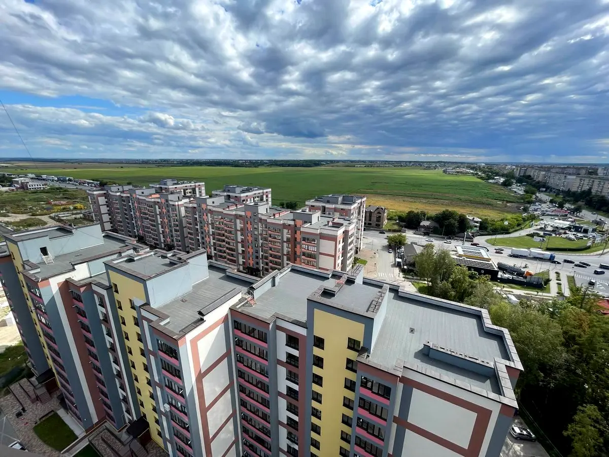 Підволочиське шосе, 1