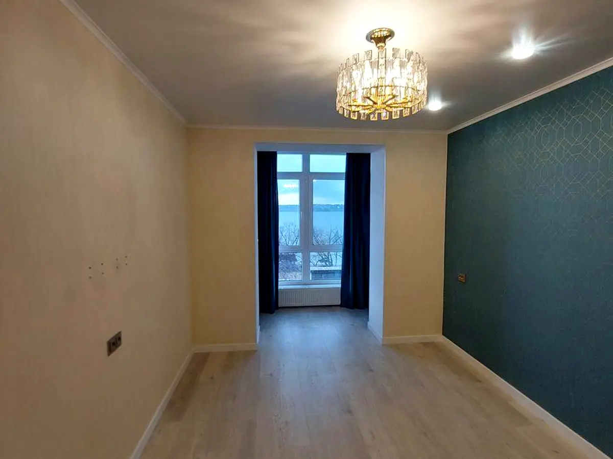 Лазурна вул., 40/1