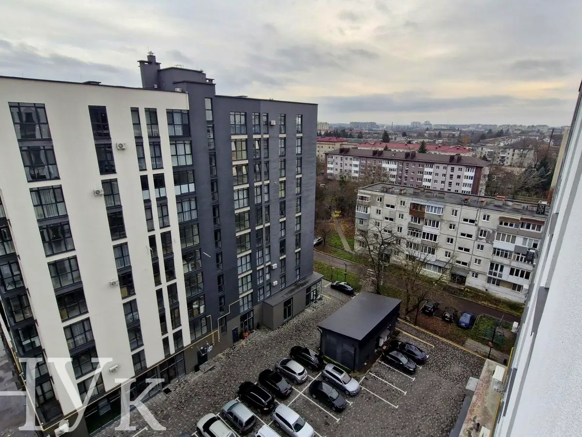 Зоряна вул., 2