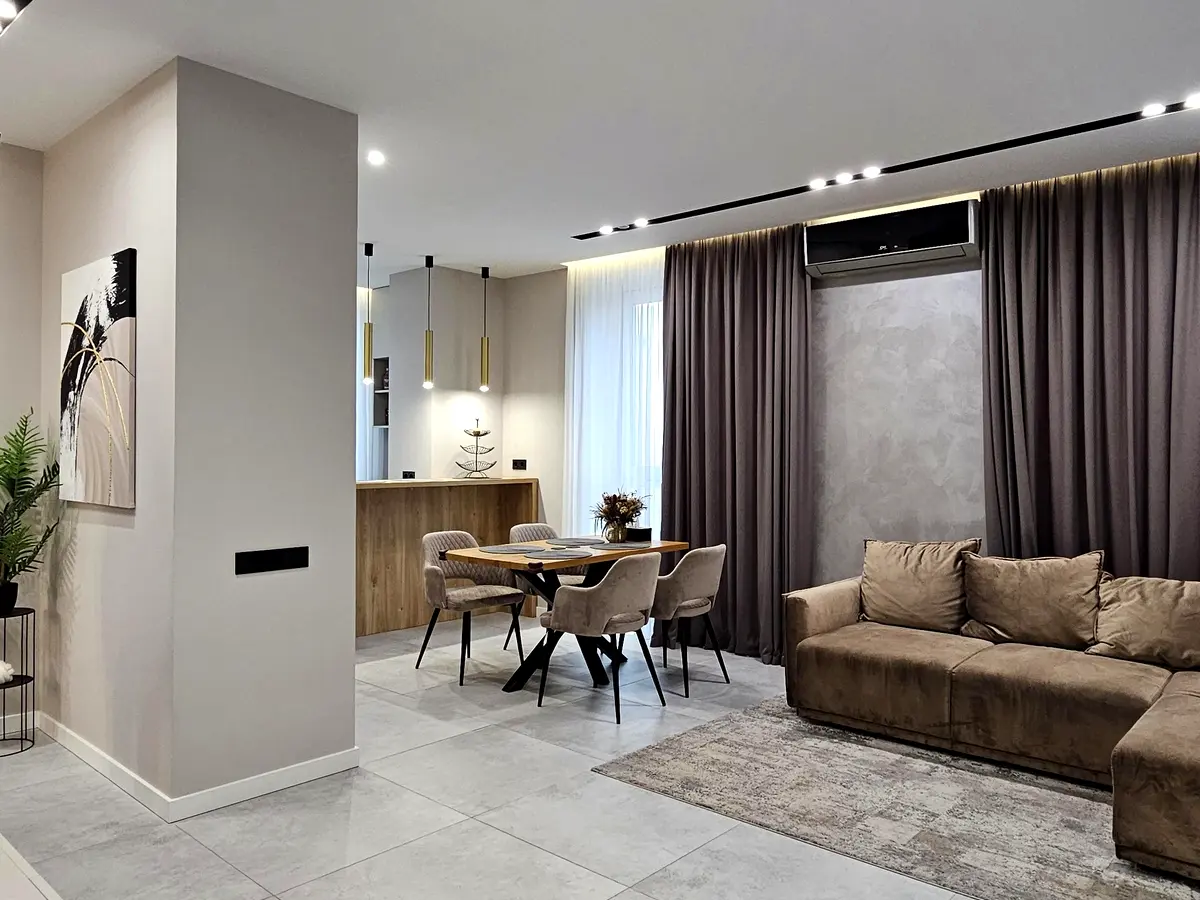 Сімферопольська вул., 2-П