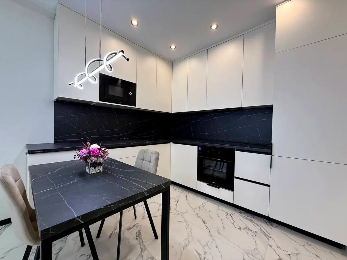 Михайла Максимовича вул. (Онуфрія Трутенка), (Будинок «Віндзор»)