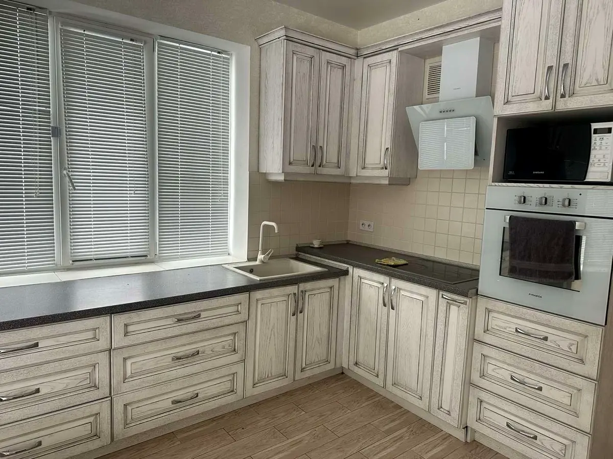 Першотравнева вул., 15