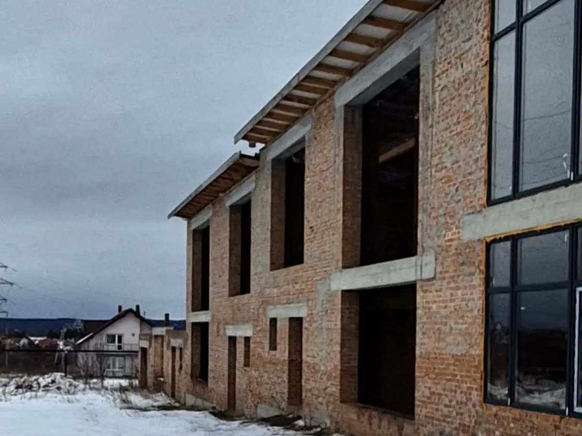 Довженка Угринів, 3