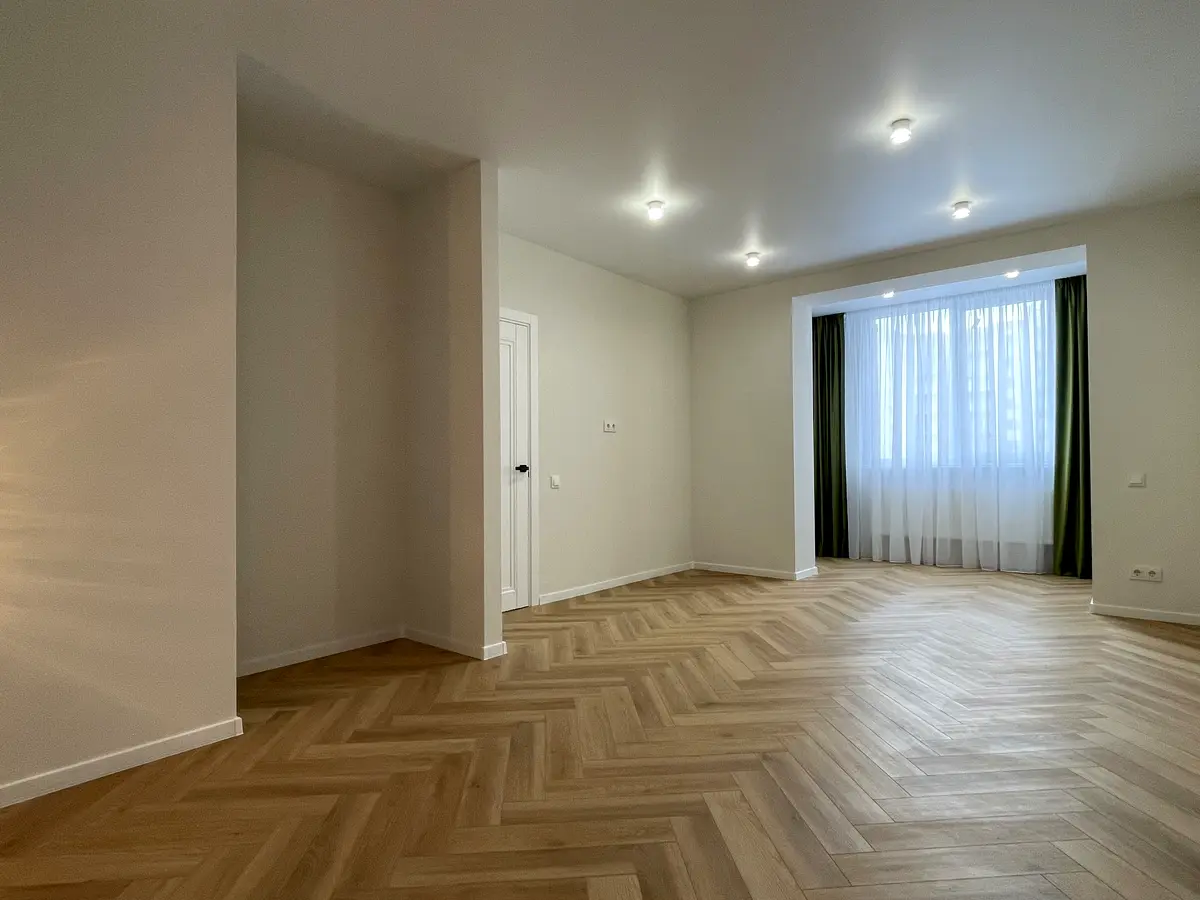 Озерна вул., 4