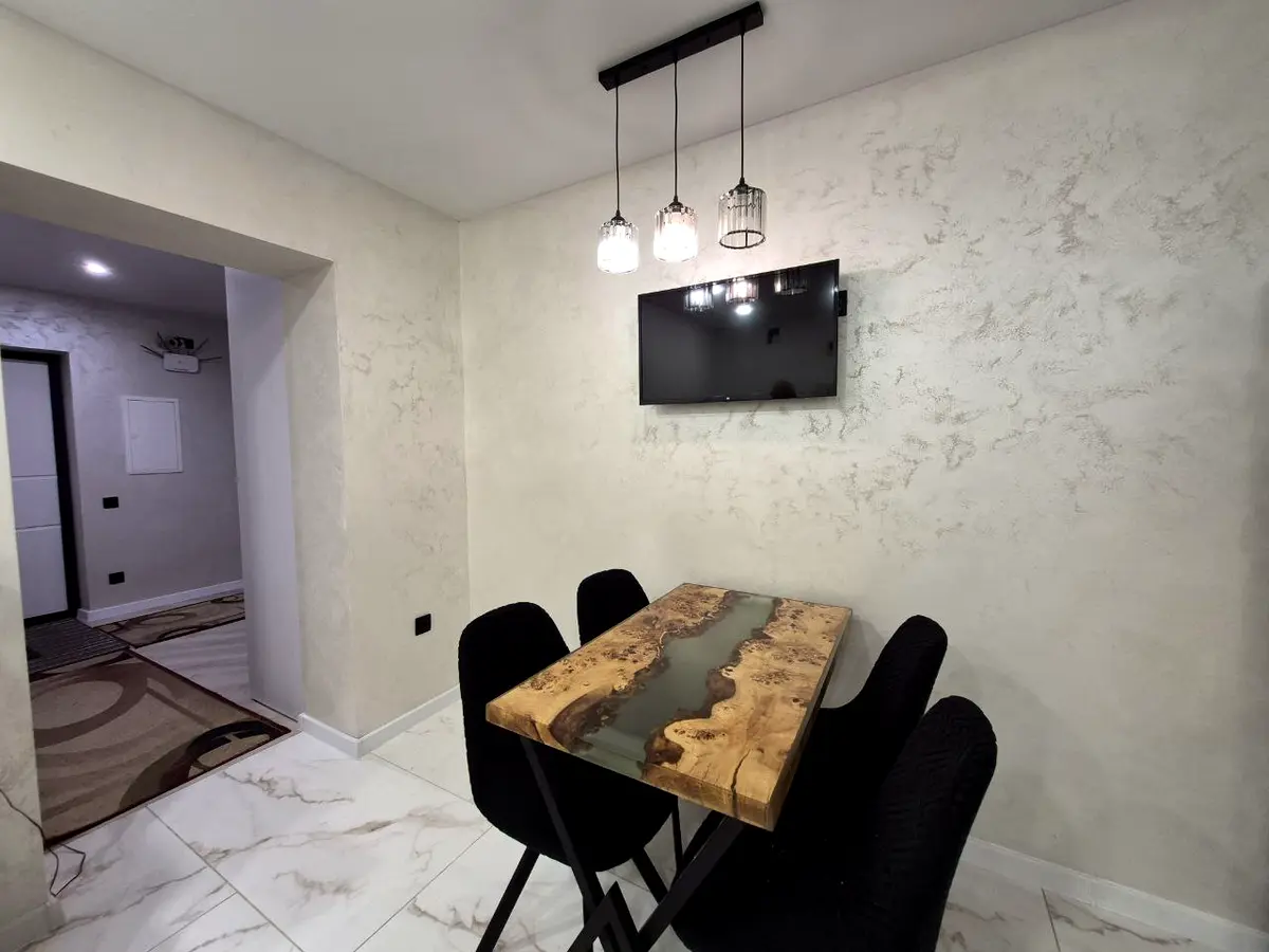 Камянецька вул., 145-А