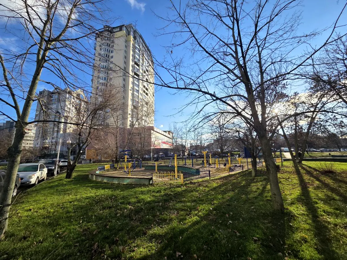 Припортова вул. (Героїв Сталінграда), 42/1