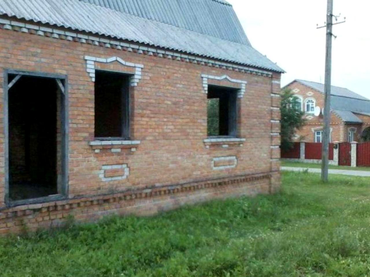 Дім за містом Ромни с.Бобрик 10 км від міста біля річки.