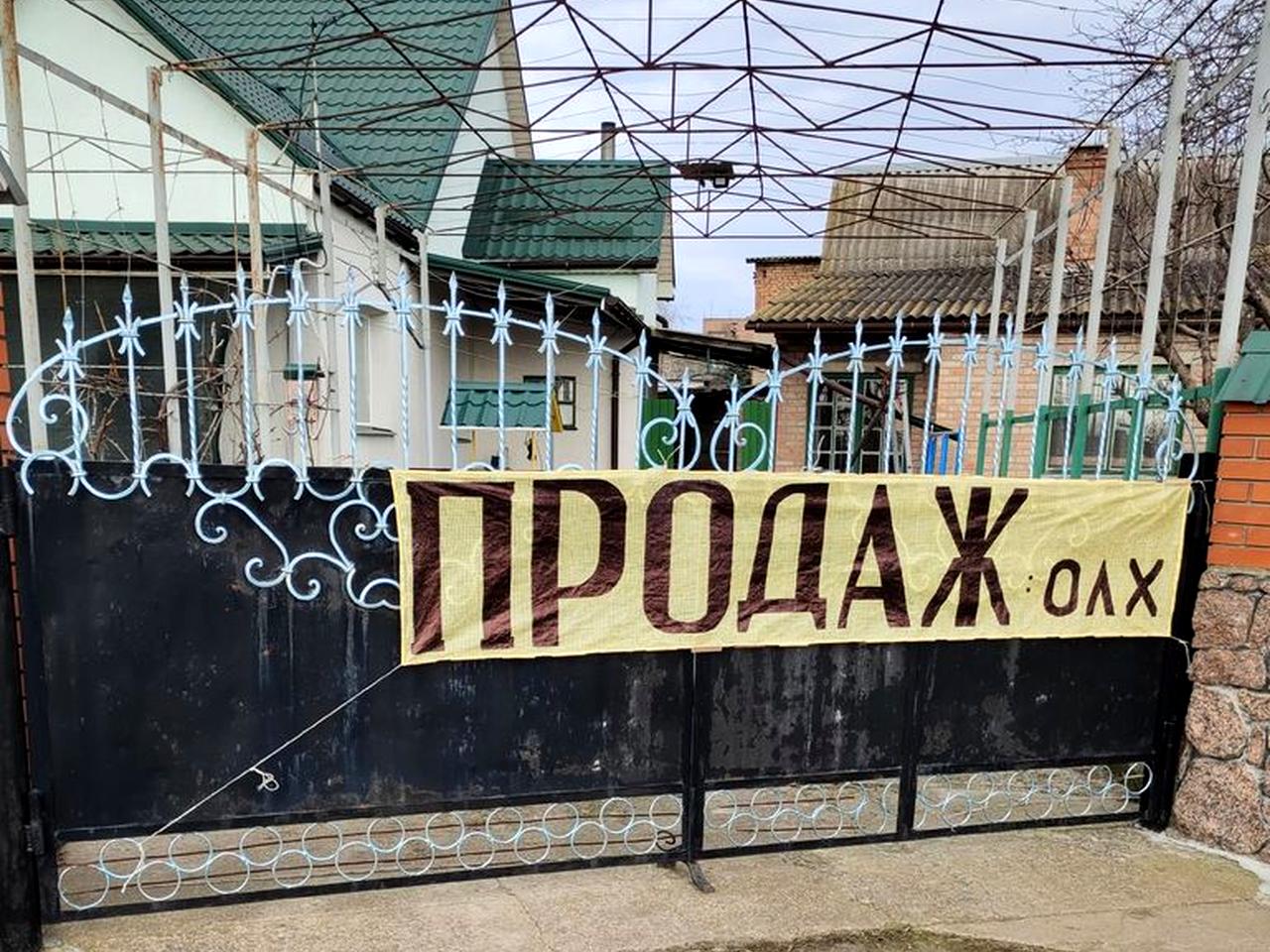 Три окремі будівлі на одній земельній ділянці