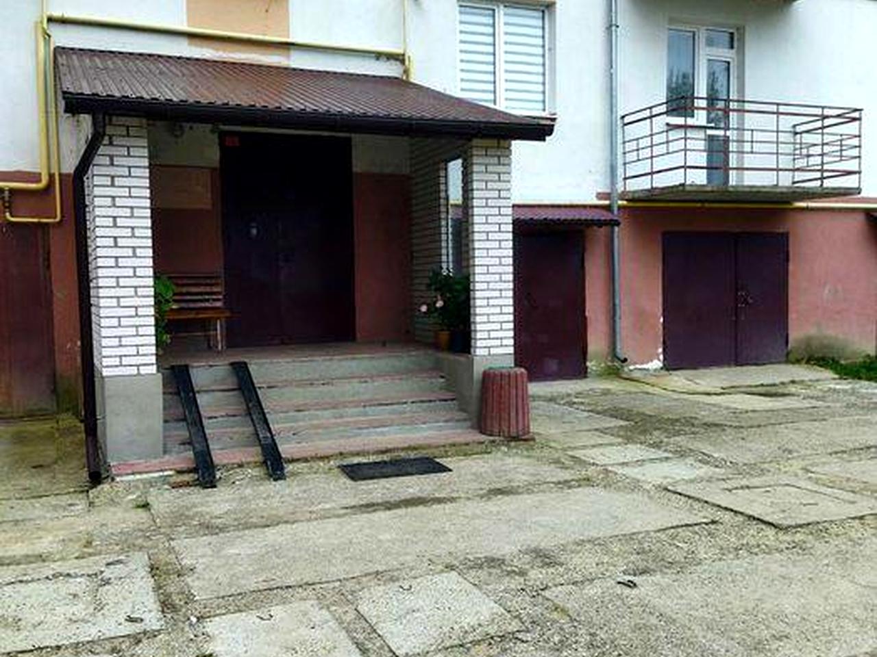 Продається 3-кімнатна квартира 92 кв.м + гараж 25 кВ.м в місті Долина.