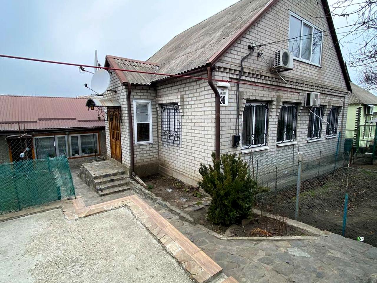 Суміжна, 20