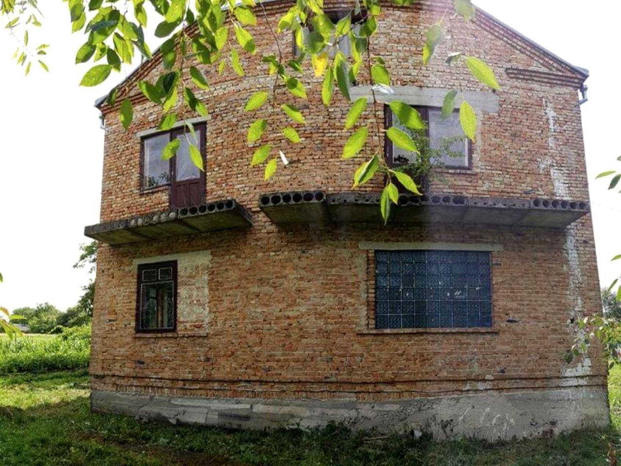 2-о поверховий будинок