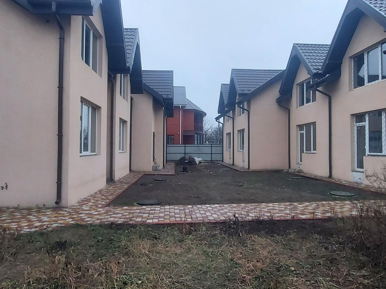 Польова вул., 8
