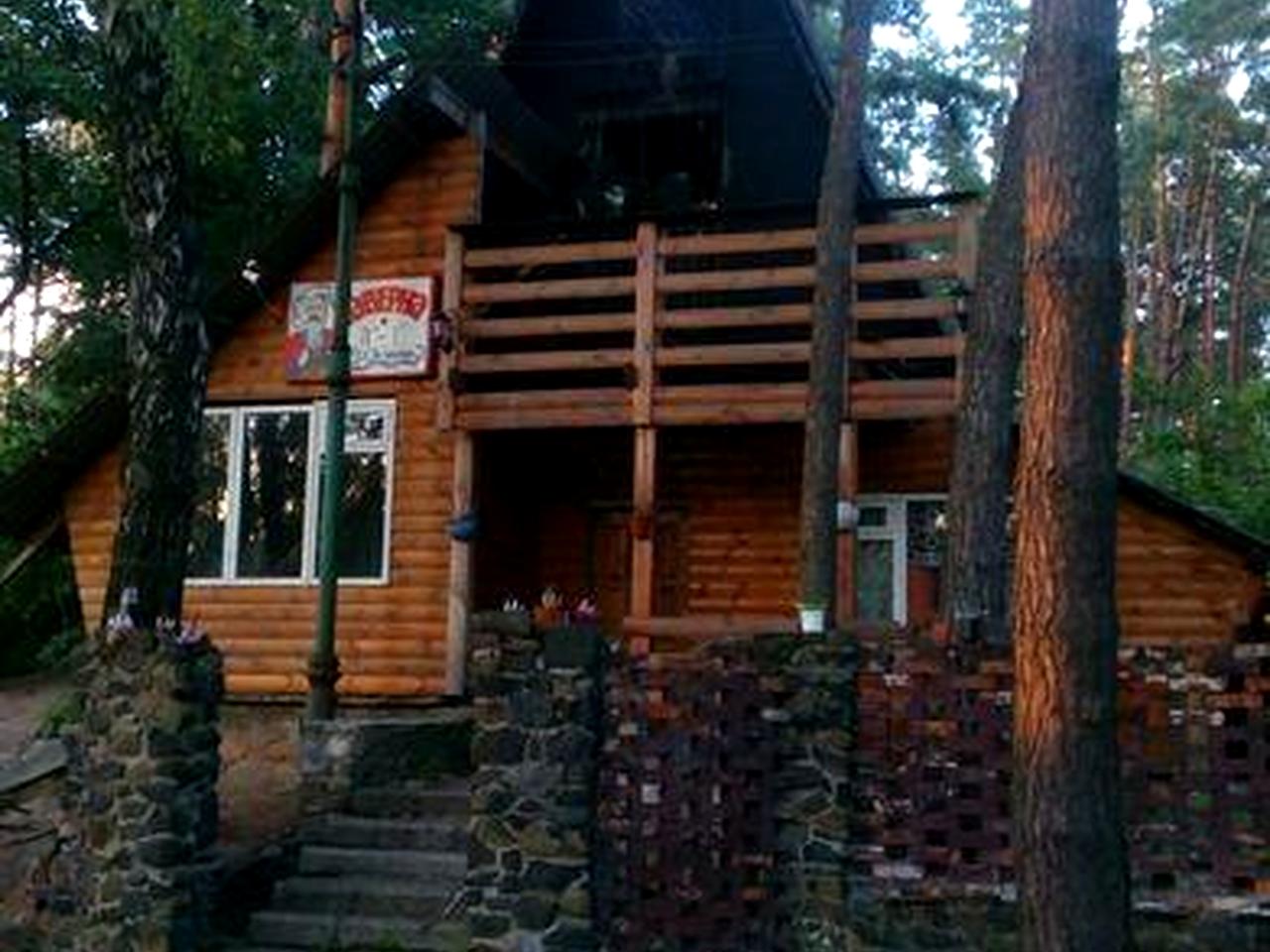 Продажа   КАФЕ/ САУНА . С землёй. ПУТИВЛЬ.