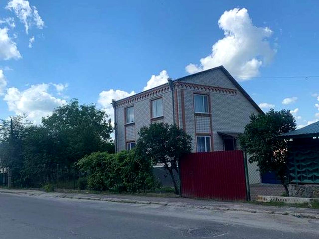 Продам будинок двоповерховий з цокольним поверхом