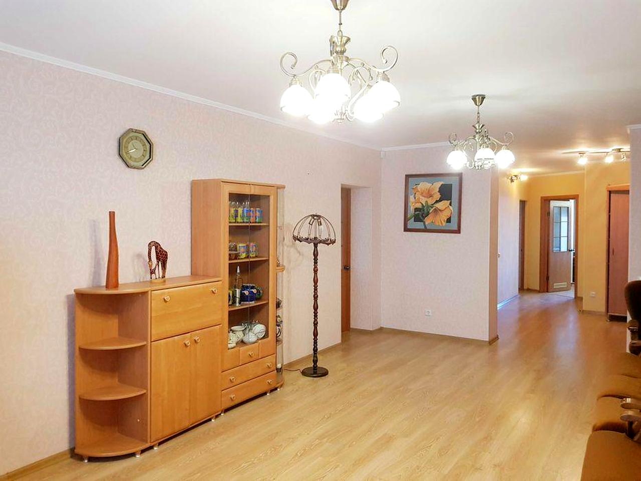 Простора 4к кв з А/О початок пр. Свободи 3 поверх