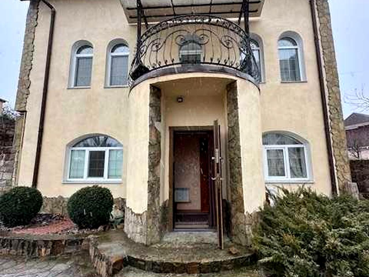 Продаєм елітний  будинок центр місто Фастів Київська обл.
