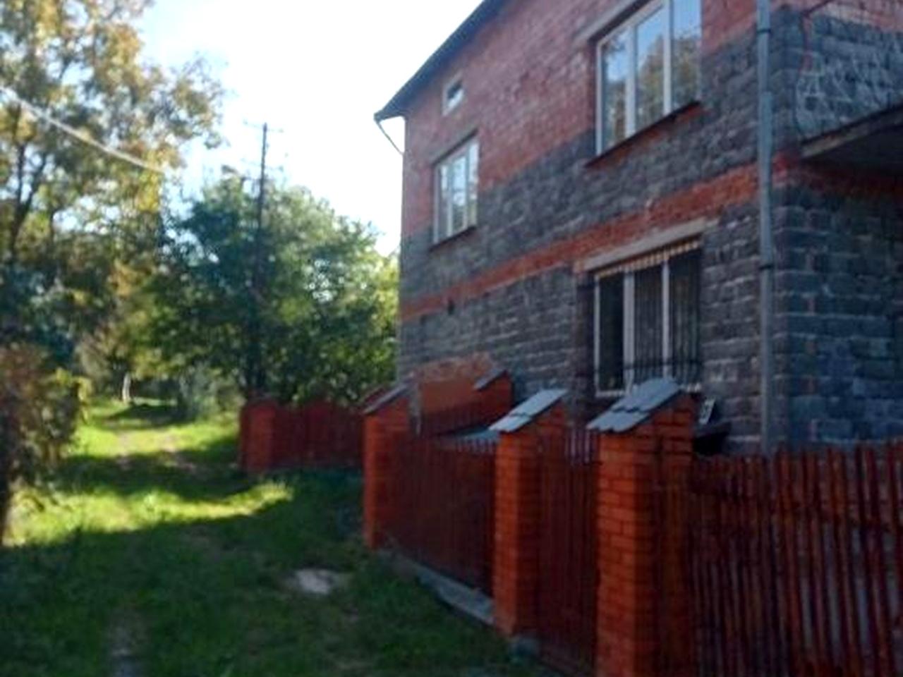 Продам терміново.1/2 частину: