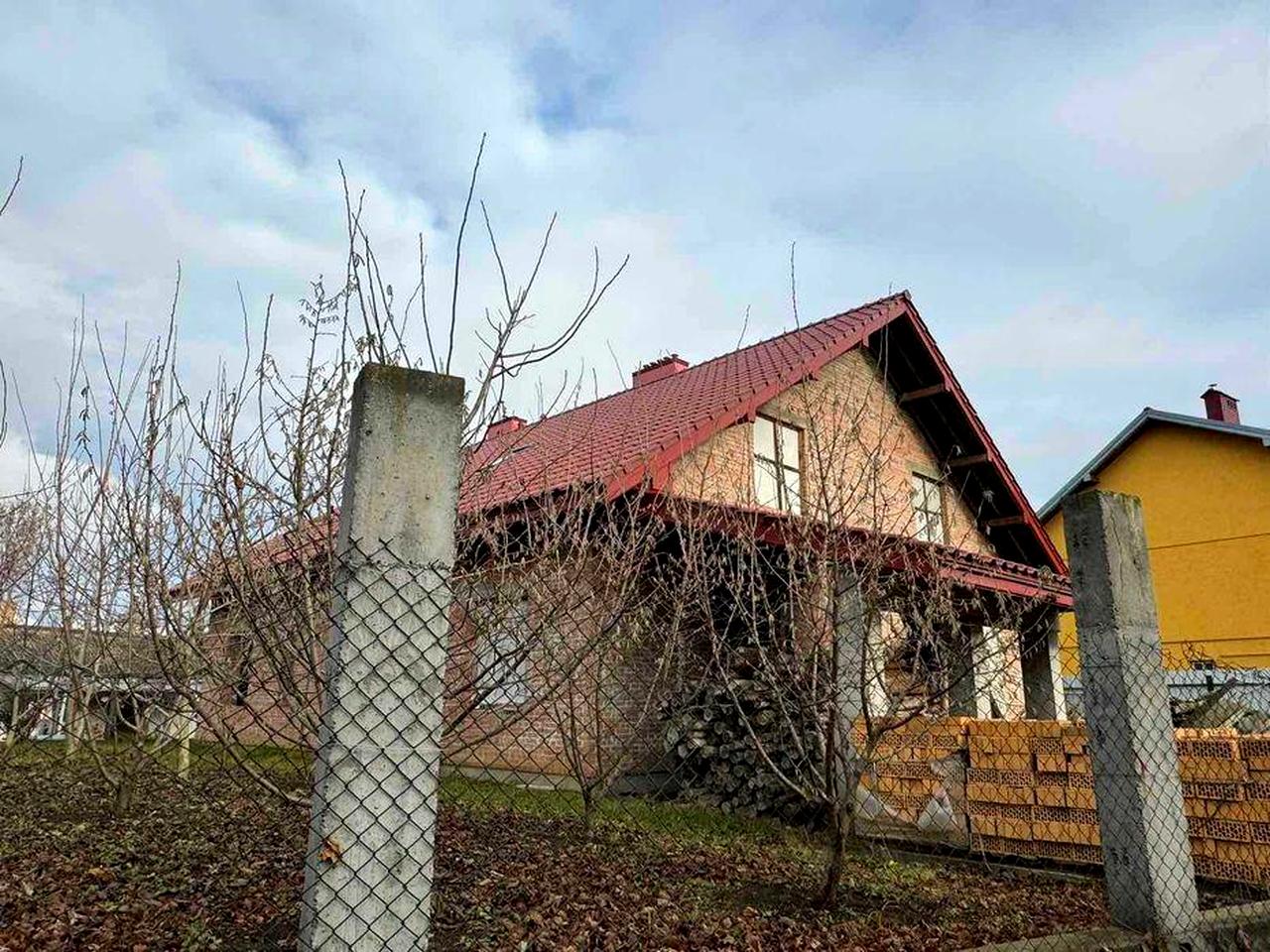 Незавершений будинок та земельна ділянка 9,14 сот., м. Жовква