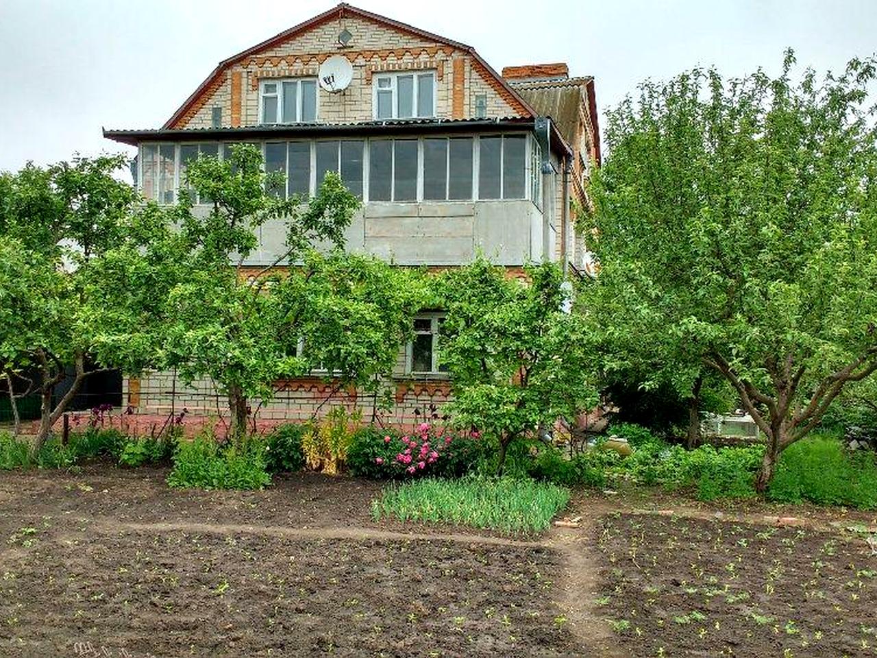 Будинок, дві окремі половини, м. Козятин, Вінницька обл.