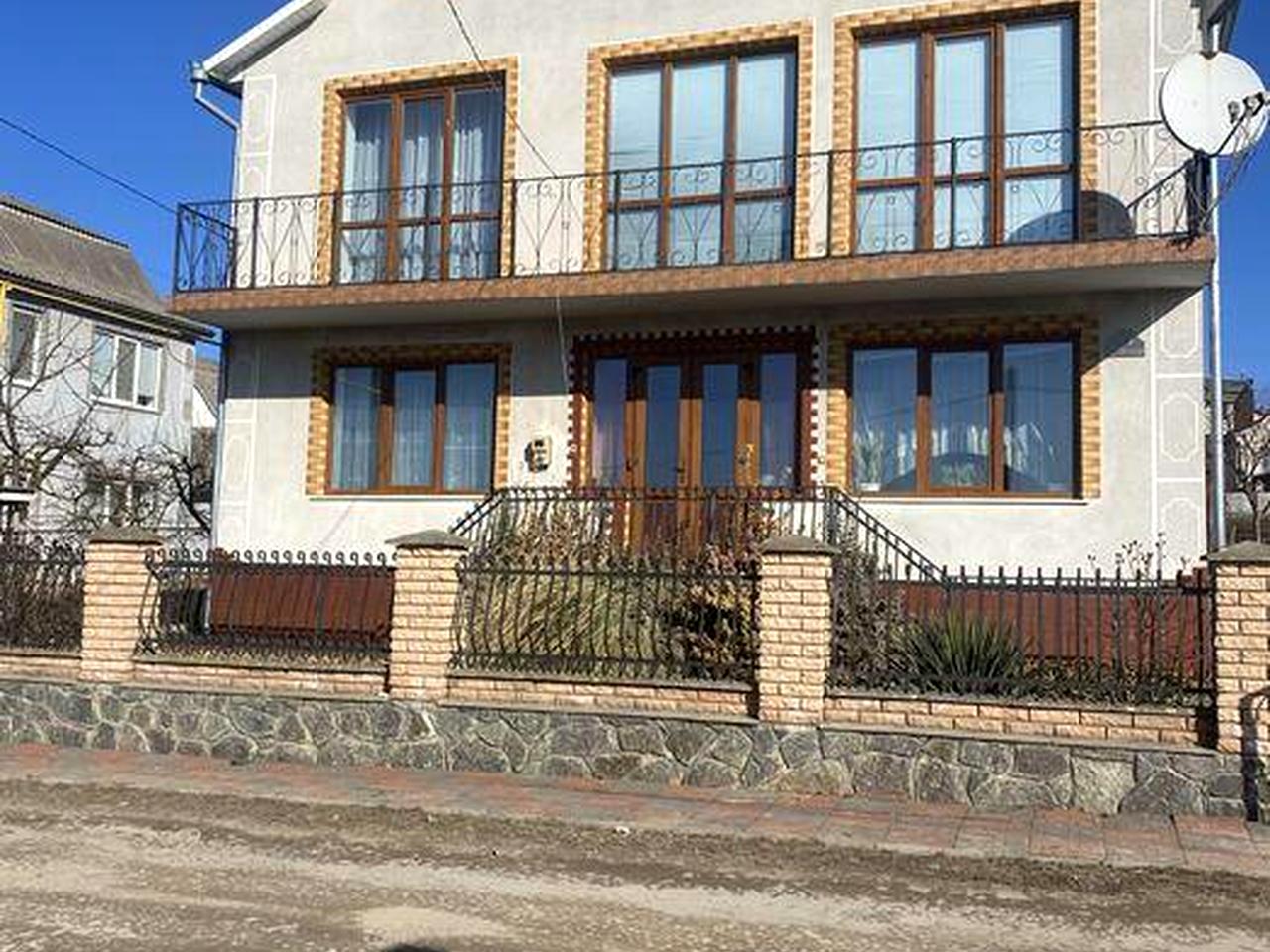 Продам житловий будинок в м. Бар  по вул. Д. Нечая, 40.