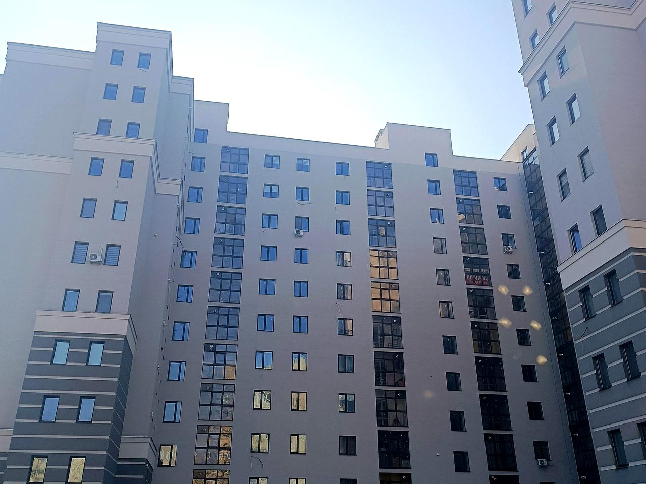 Збройних Сил України вул. (Інтернаціоналістів), 1