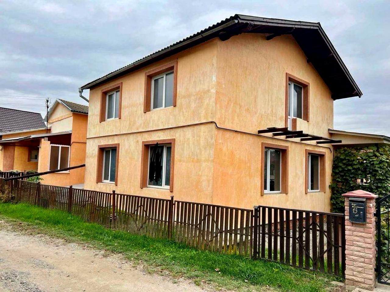 Продається квартира в частині 2-поверхового будинку. Чортків