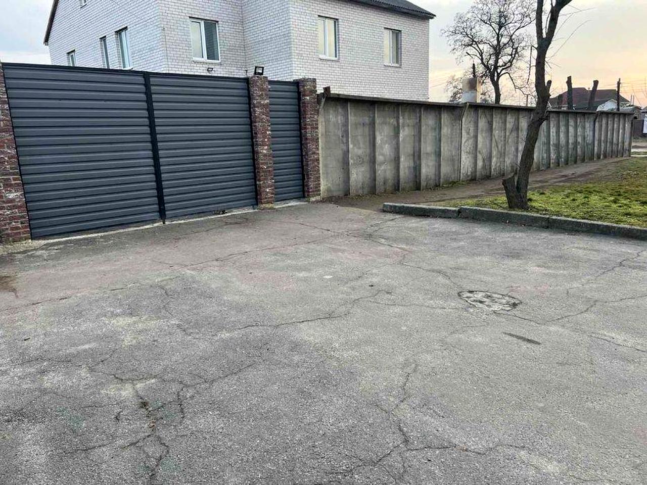 Продаж будинку в місті
