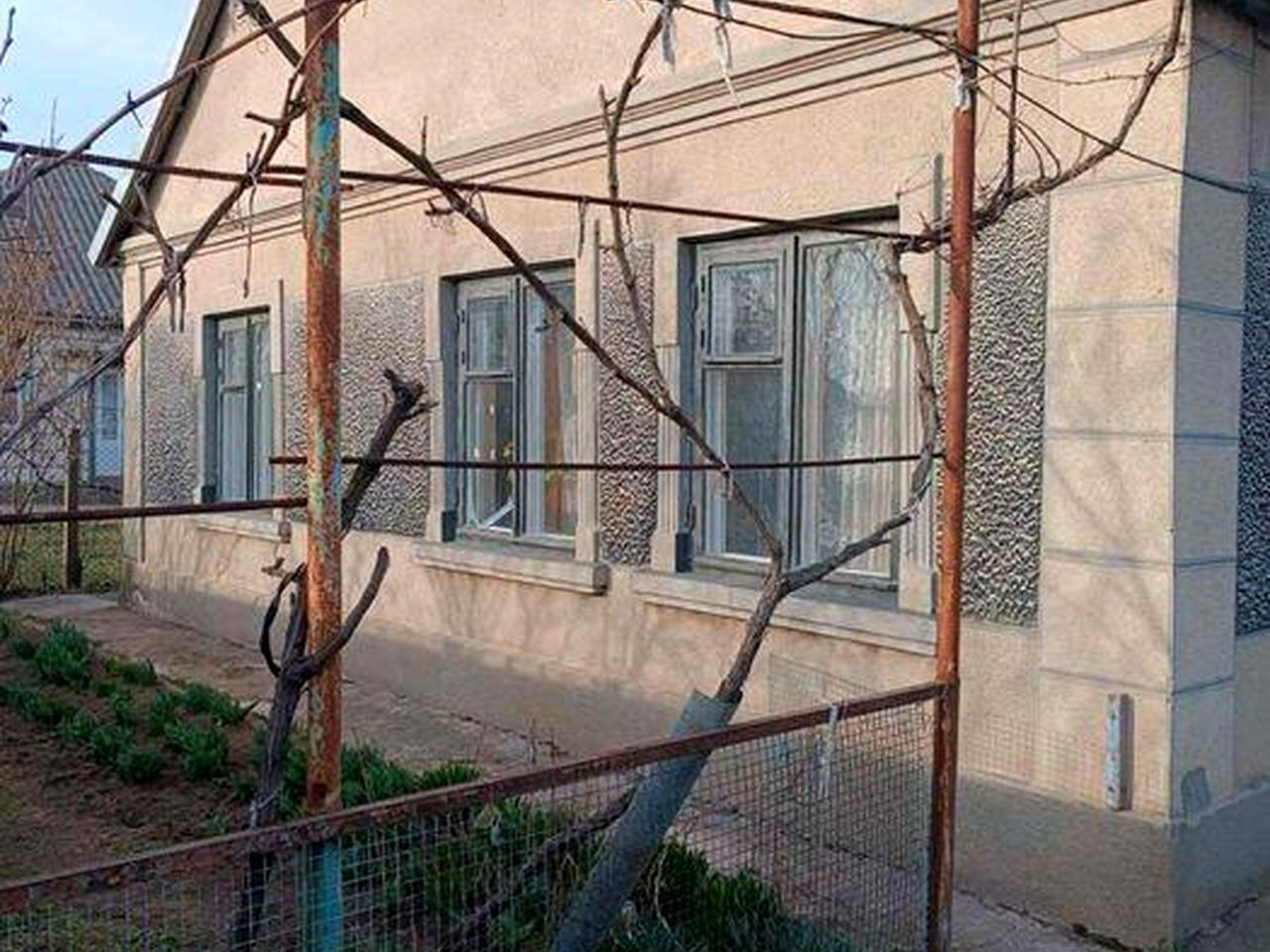 Продам дом в Измаиле 100 кв м с земельным участком 7 соток .