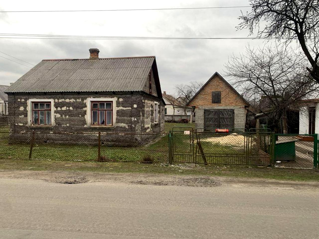 Дім,земельна ділянка 0.10га М.Ківерці