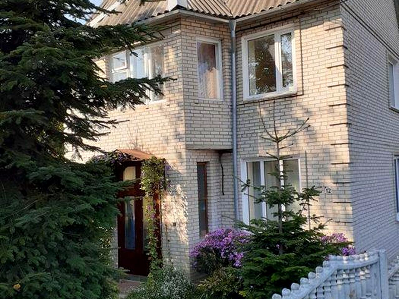 Терміново двохповерховий будинок у центрі міста