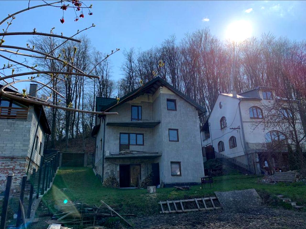 Продаж будинку в Вульках з незавершеним ремонтом 110000$