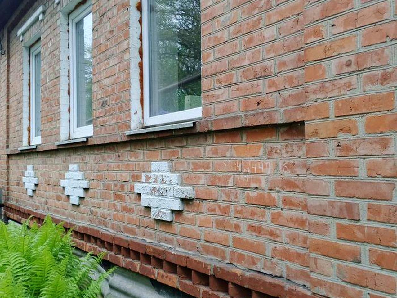 Продаю кирпичный  дом в живописном месте г.Мерефа