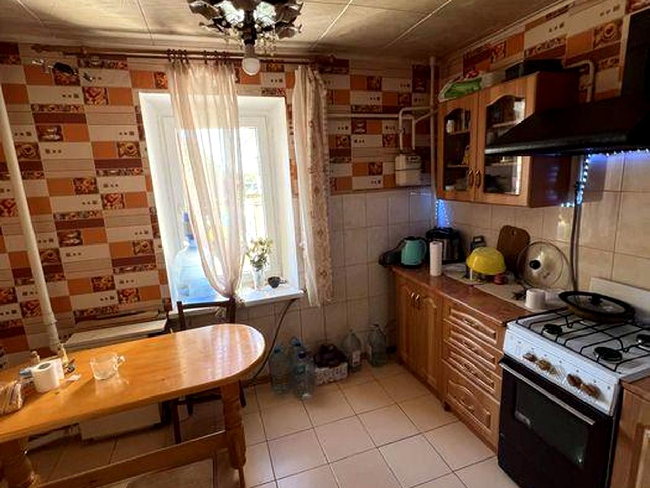 Продам 4-х кімнатну квартиру.