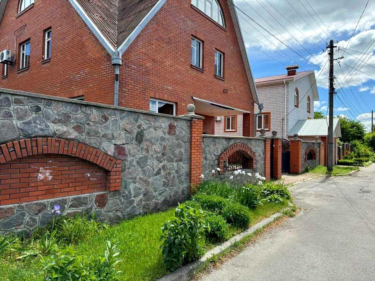Ідеальний будинок для великої сімї та потужно для бізнесу вул.Трусова