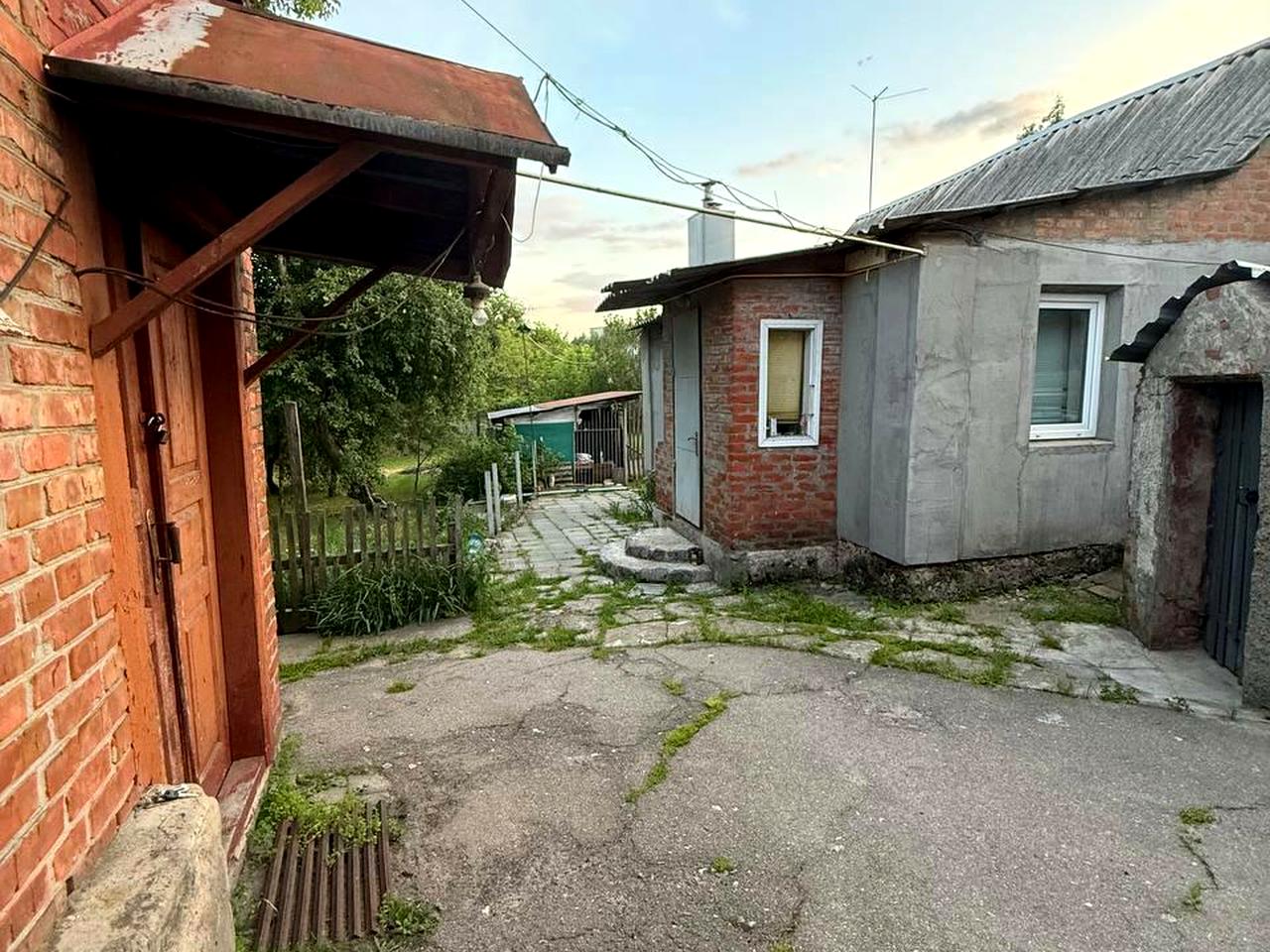 Курортна, 11