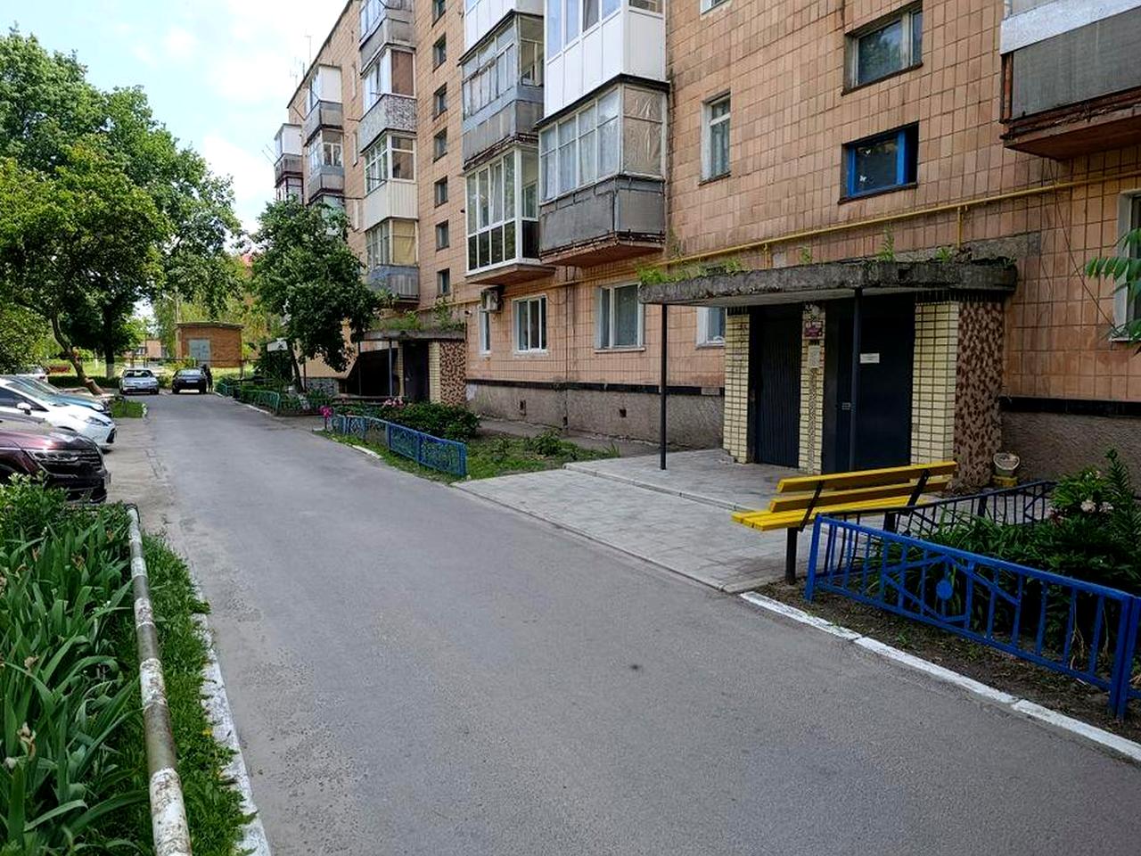 Продам трикімнатну квартиру центр міста, перший поверх, можливо бізнес ЖК Центр