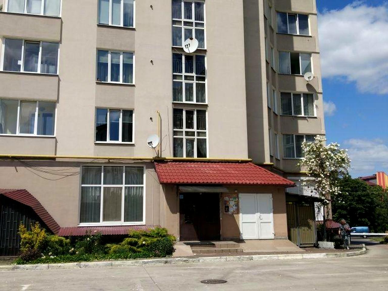 Павла Скоропадського вул., 8