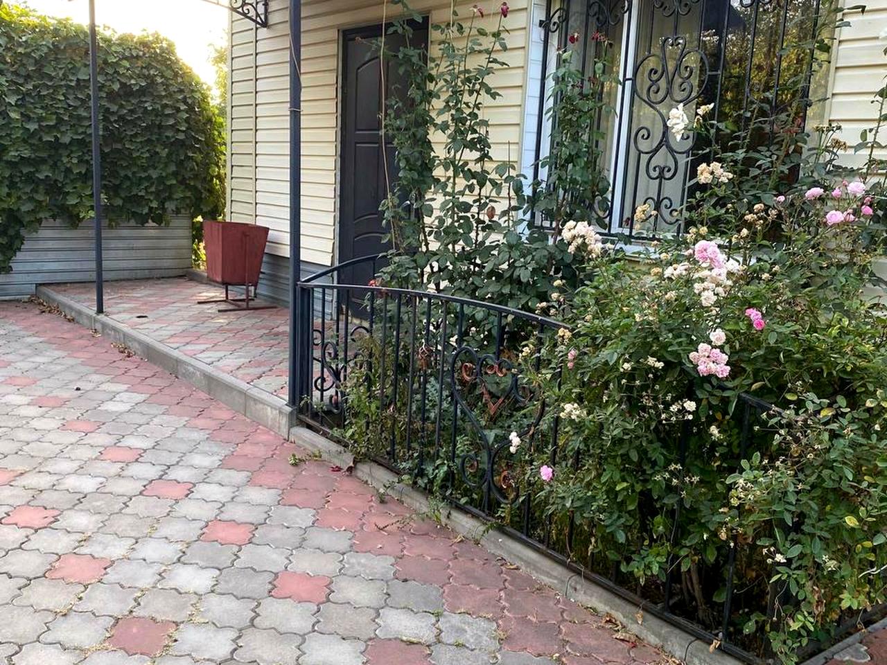 Соборності вул., 142