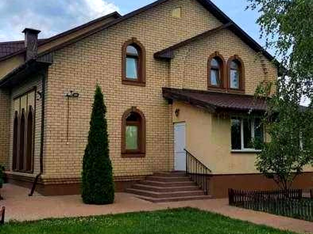 Затишний будинок 280 кв. м. + 8 соток --> с. Чайки, 5 км. від Києва