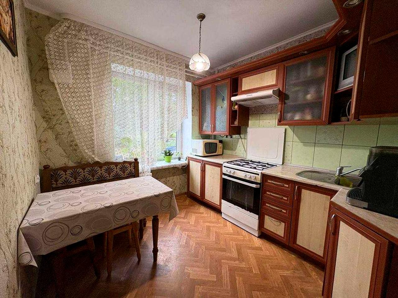 $$ Продам 3-кімнатну квартиру, цегляний будинок, Здолбунів