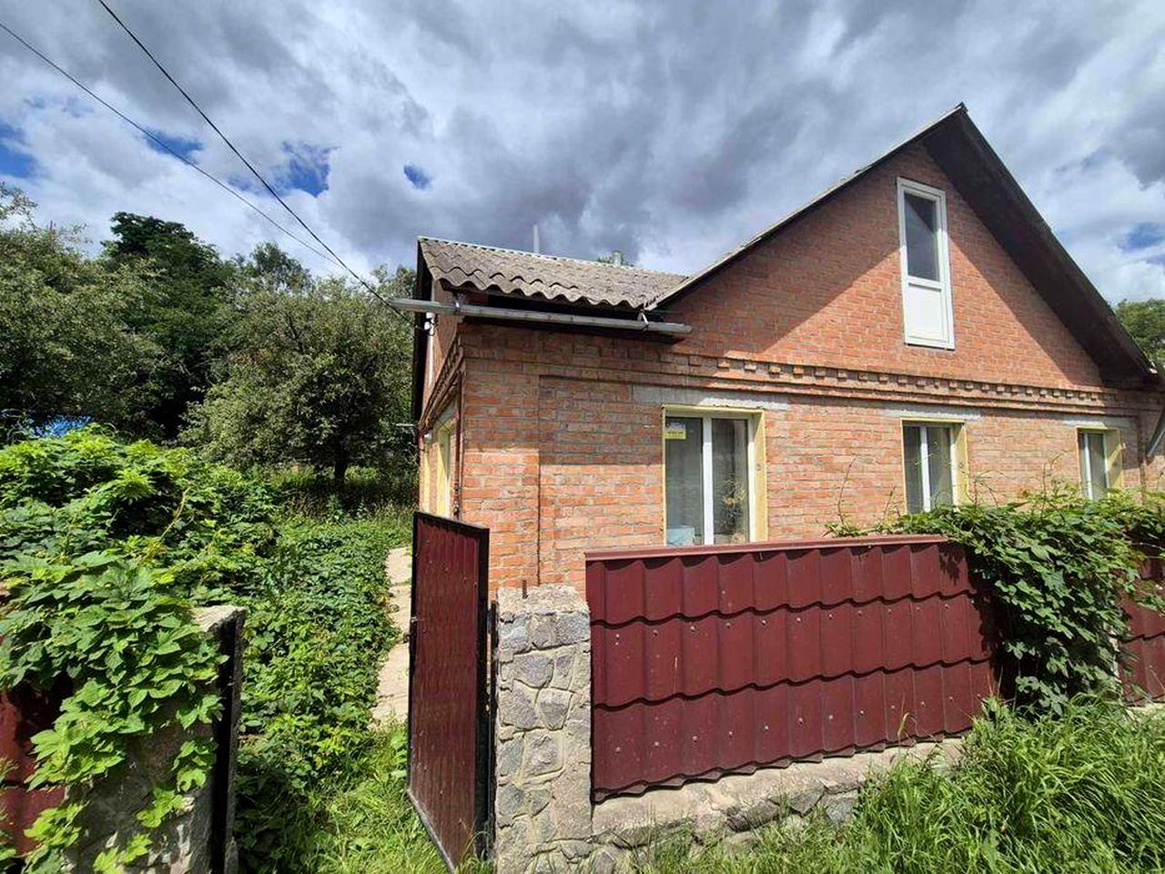 Продам частину будинку по вул.Короленка (біля річки)