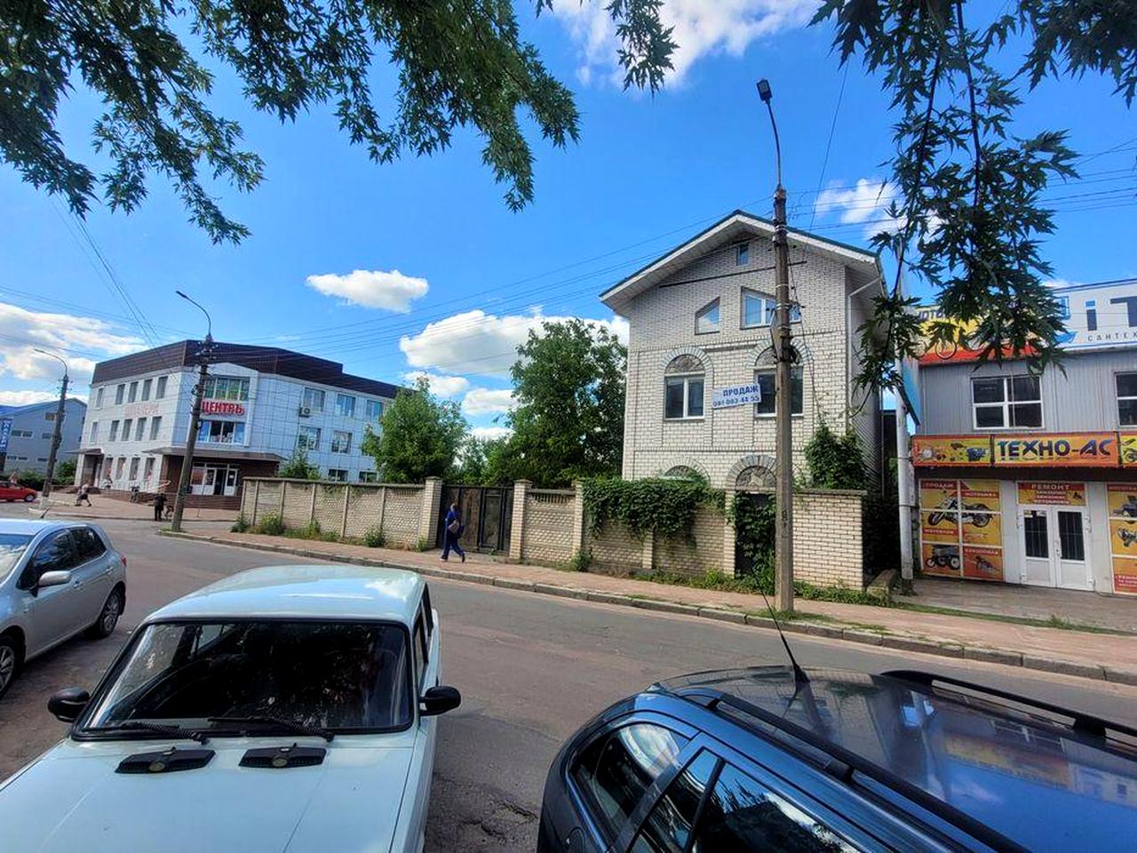 Будинок на червоній лінії в  центрі Бердичіва