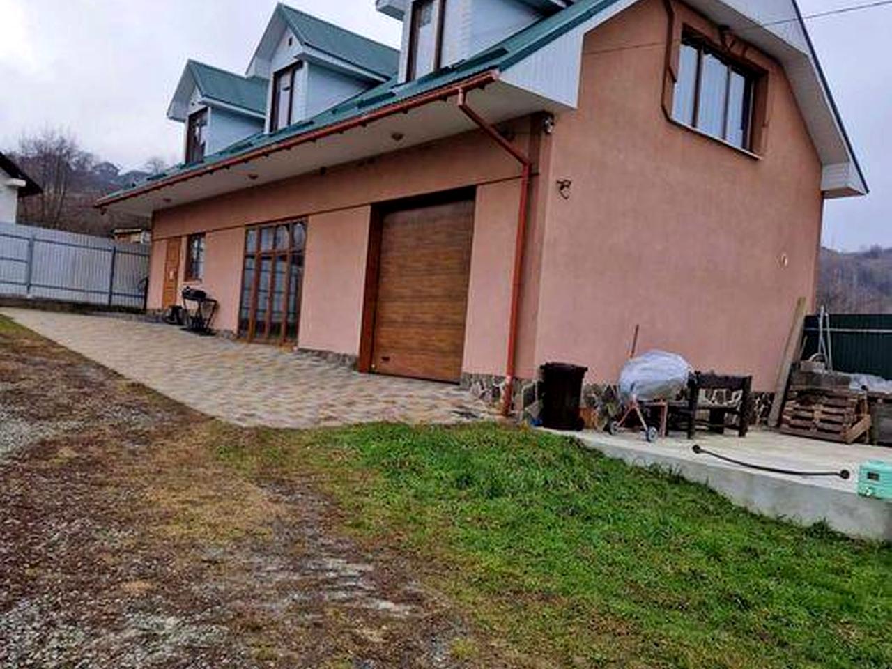 Продам двоповерховий будинок