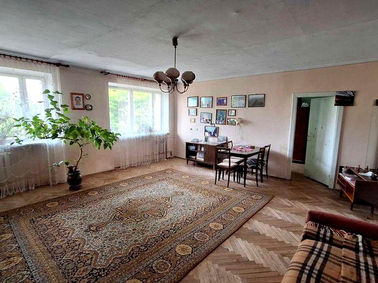 Велика 3-х кімнатна квартира в центрі міста (90 м2)