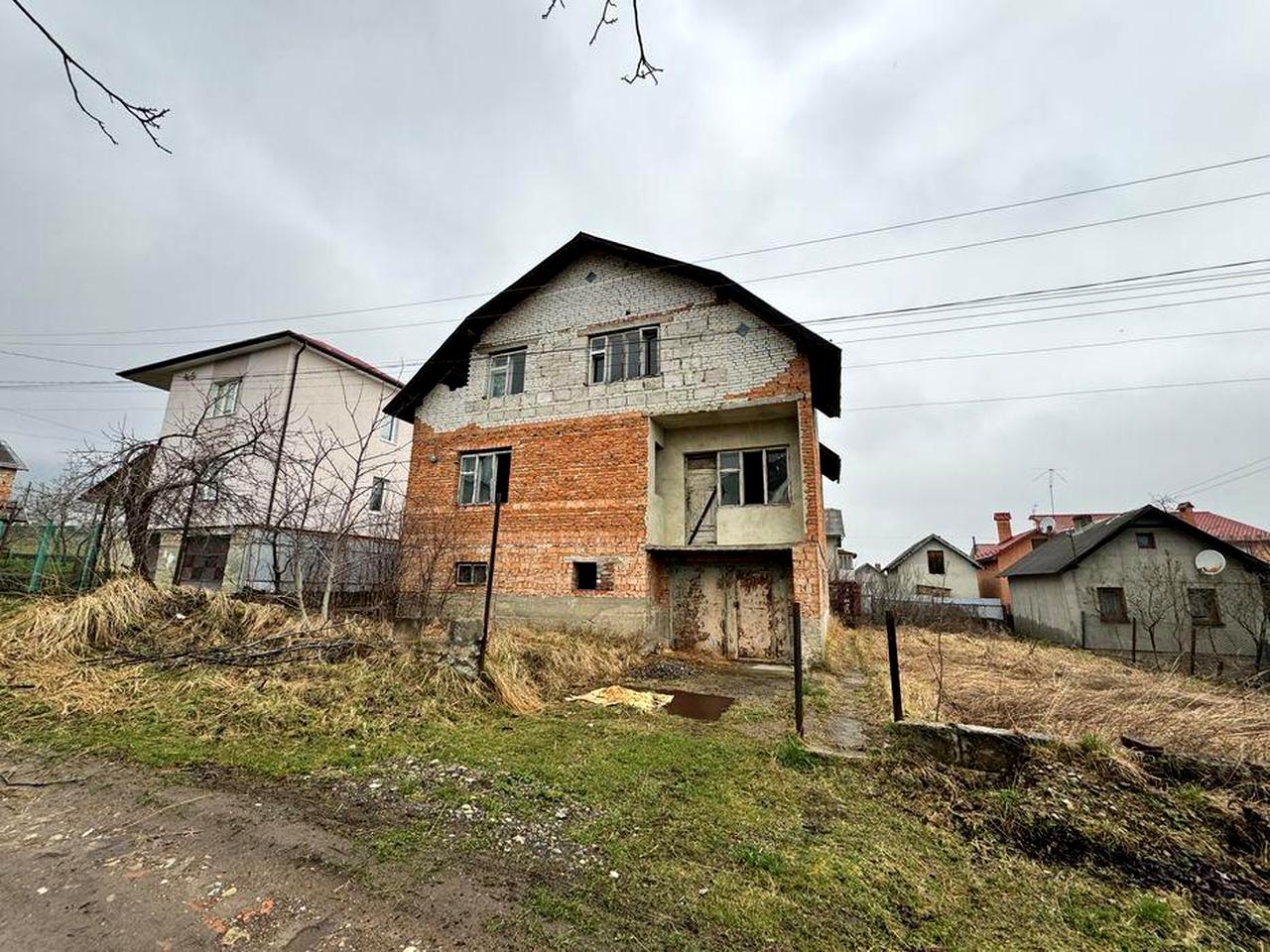 Продаж незавершеного будинку + земельна ділянка, у м. Борислав!