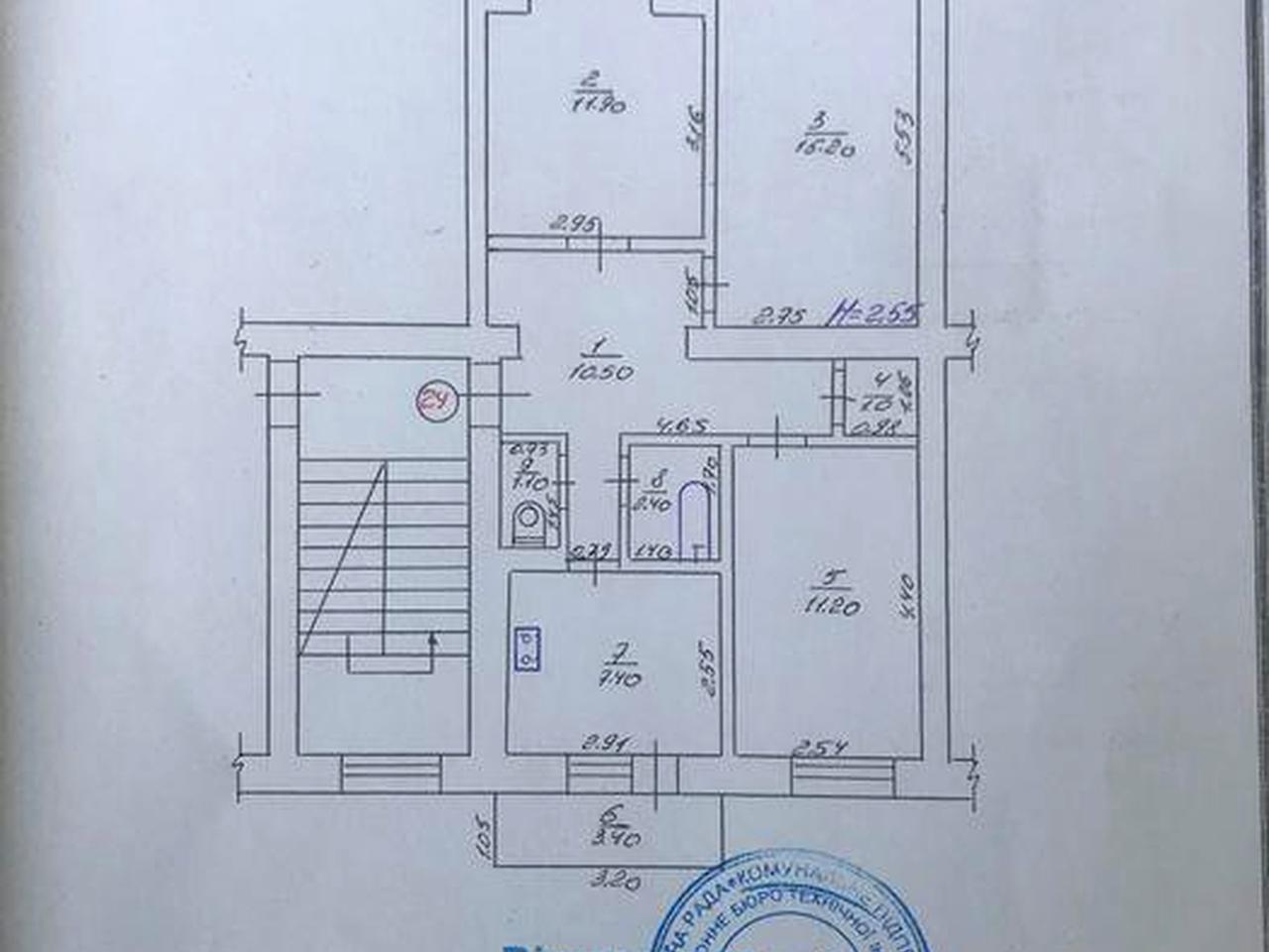 Продається трьохкімнатна квартира в м. Гайсин.
