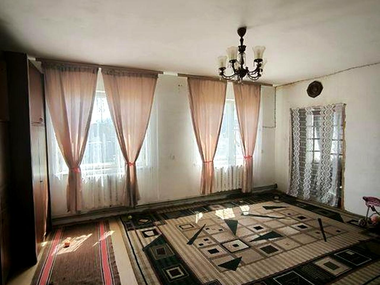 Продам будинок з цокольним та мансардними поверхами